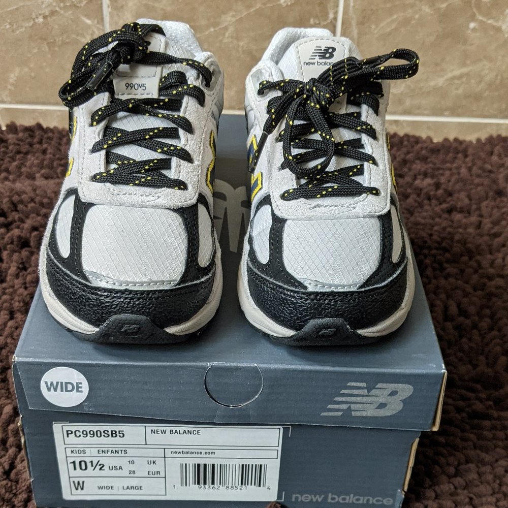 Kids New Balance 990v5 Size 10.5 W (wide)